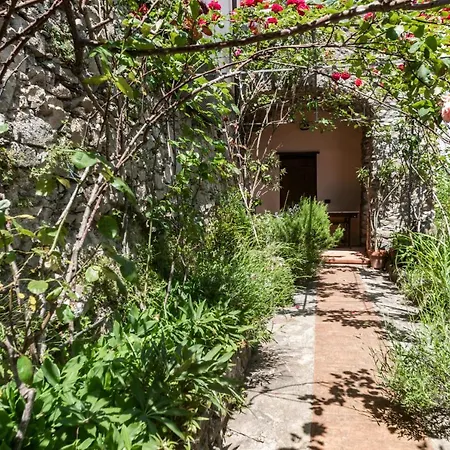 Guesthost - Nearby 5terre Authentic Apartamento Borghetto di Vara
