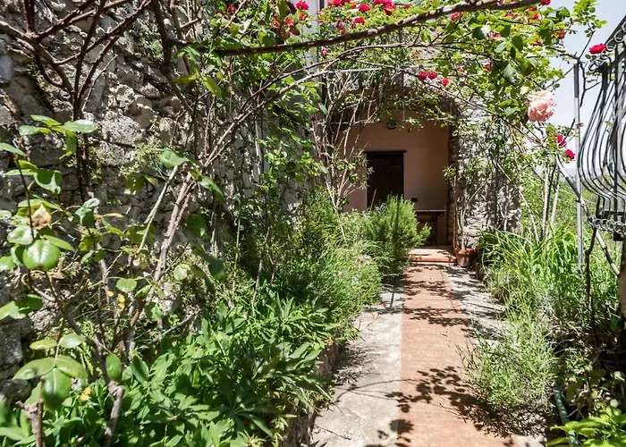 Guesthost - Nearby 5terre Authentic Apartment Carrodano Inferiore